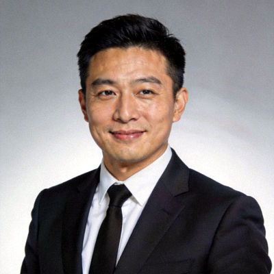 爱游戏体育公司创始人兼CEO张明远先生半身职业照